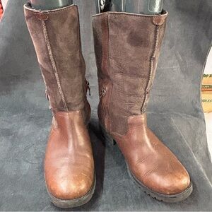 UGG Sz 9 Sherpa Lined Brown Leather Suede Boots with Buckle Slight Distress Toe